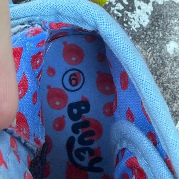 TV Cartoon Bluey Toddler Boys Girls High Top Canvas Shoes Sneakers Size 6 New - Picture 8 of 13